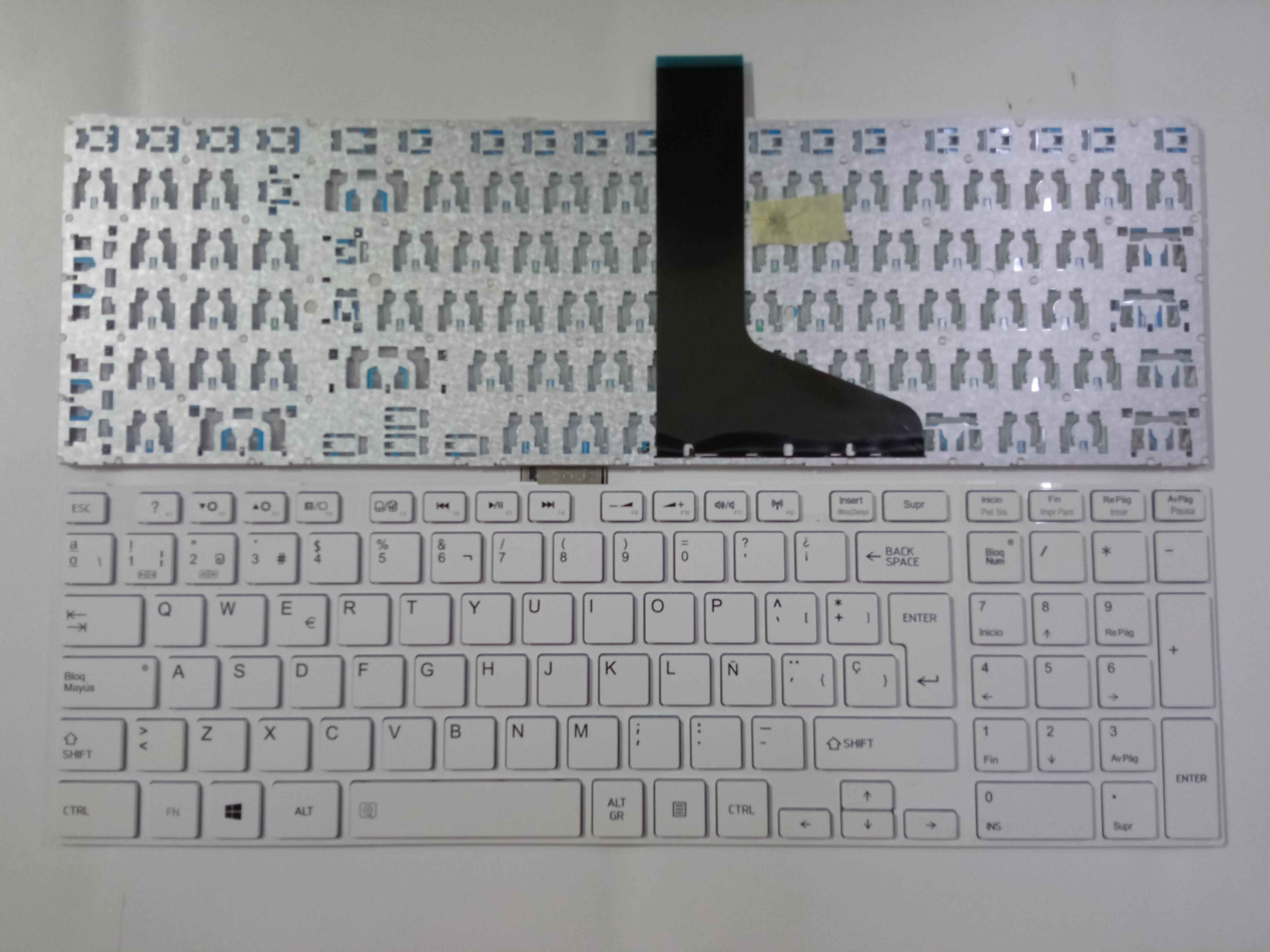 Picture of New Replacement Laptop Keyboard For TOSHIBA L850 WHITE FRAME BLACK (OEM) SP Layout